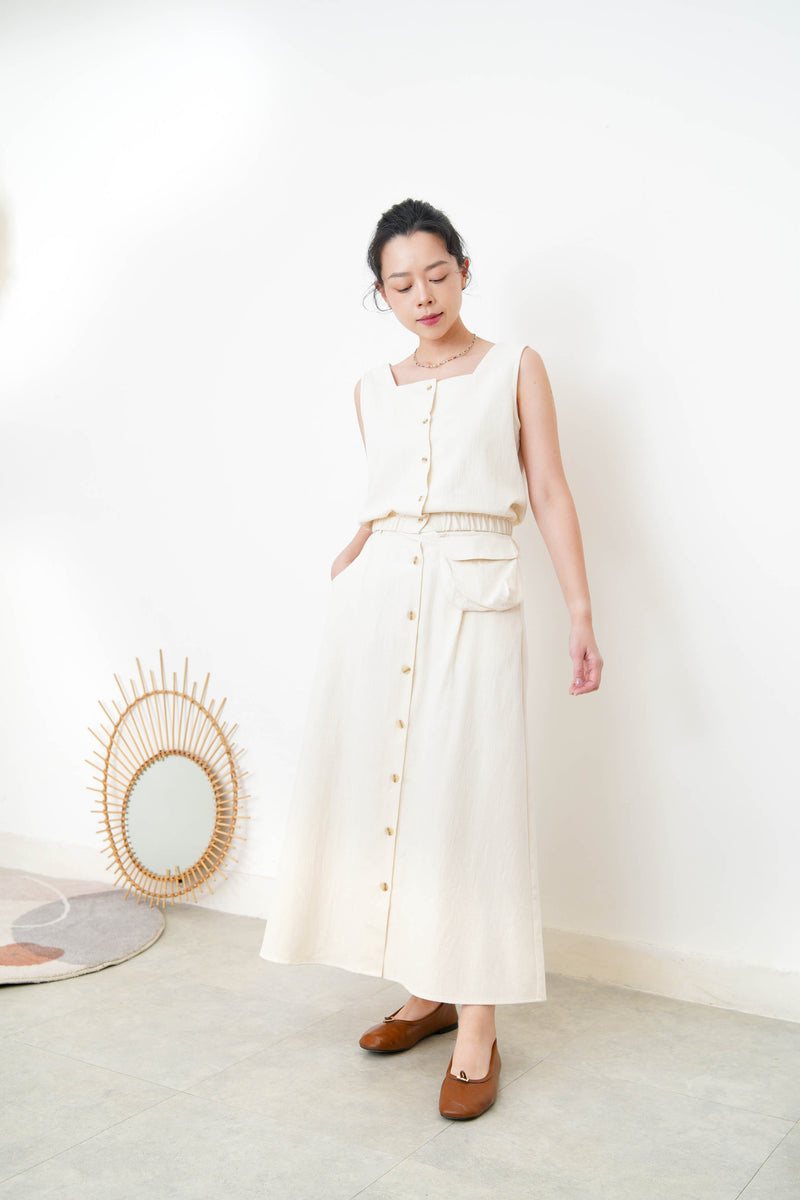 Ivory buttons skirt w/ waist pockets