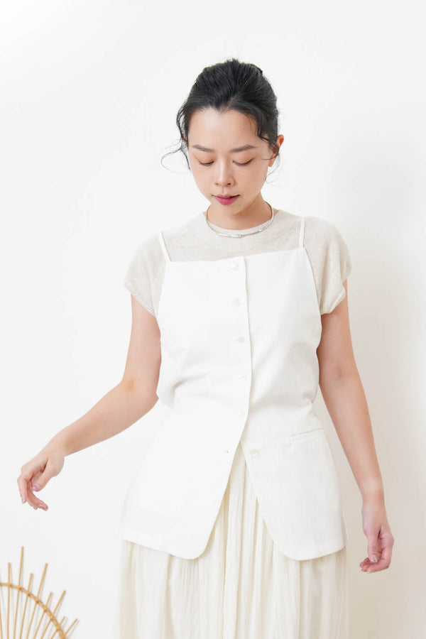 White round hem vest in cami style