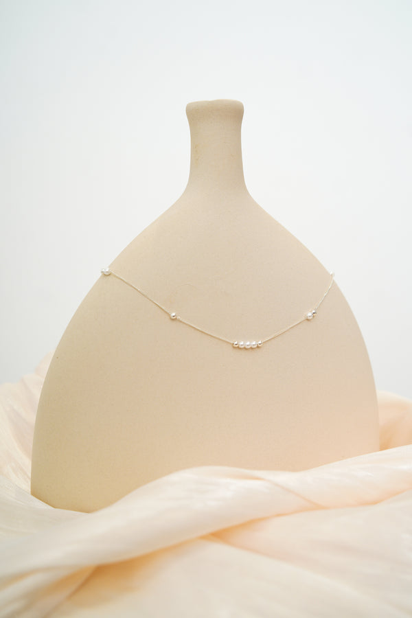 925 Silver necklace w/ minimal pearl