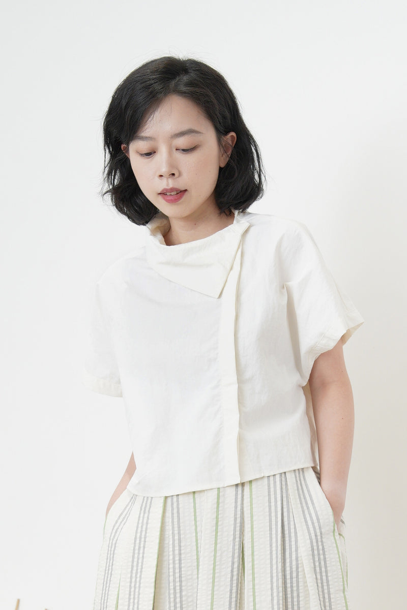 Crop cut shirt blouse in asy. collar