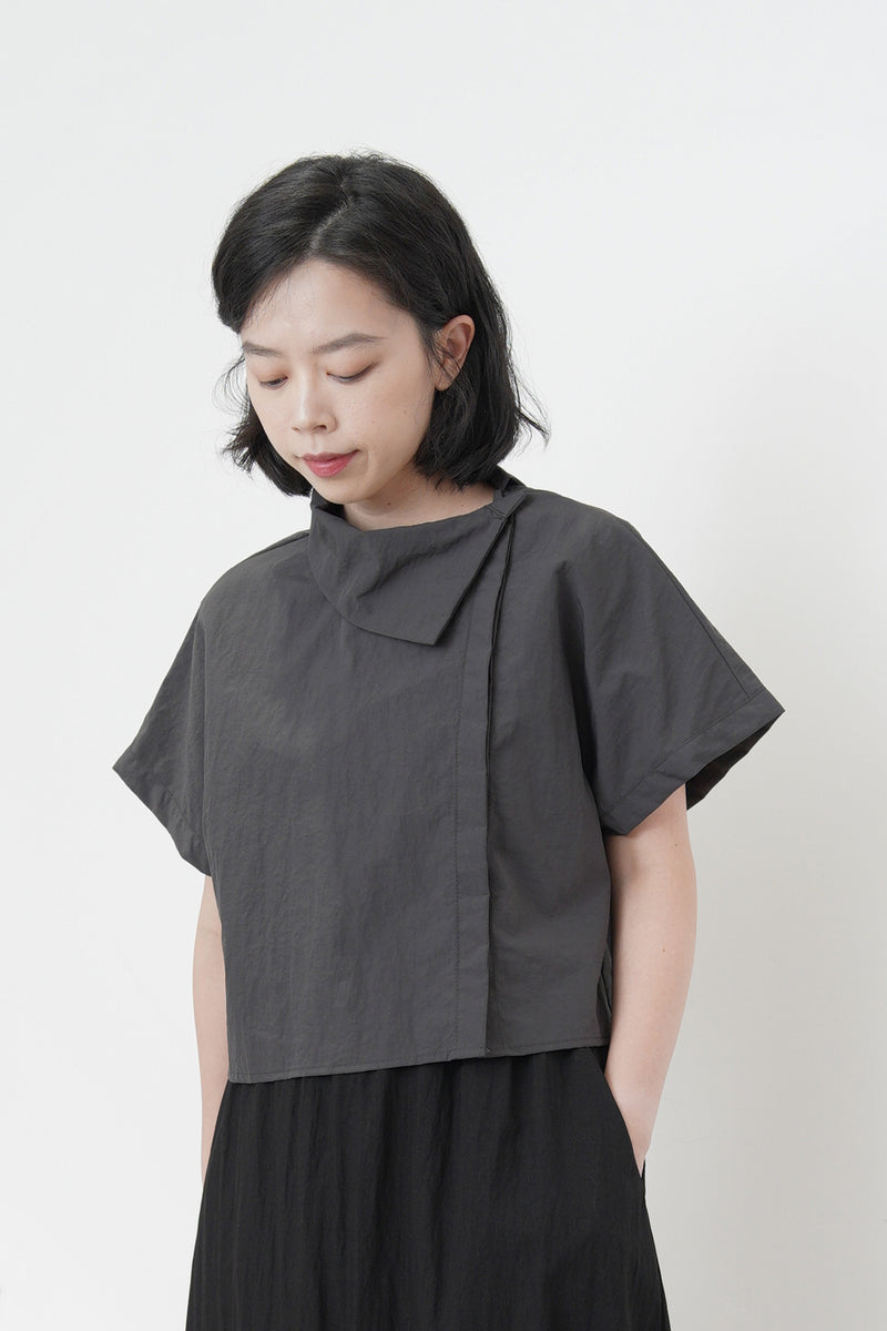 Crop cut shirt blouse in asy. collar