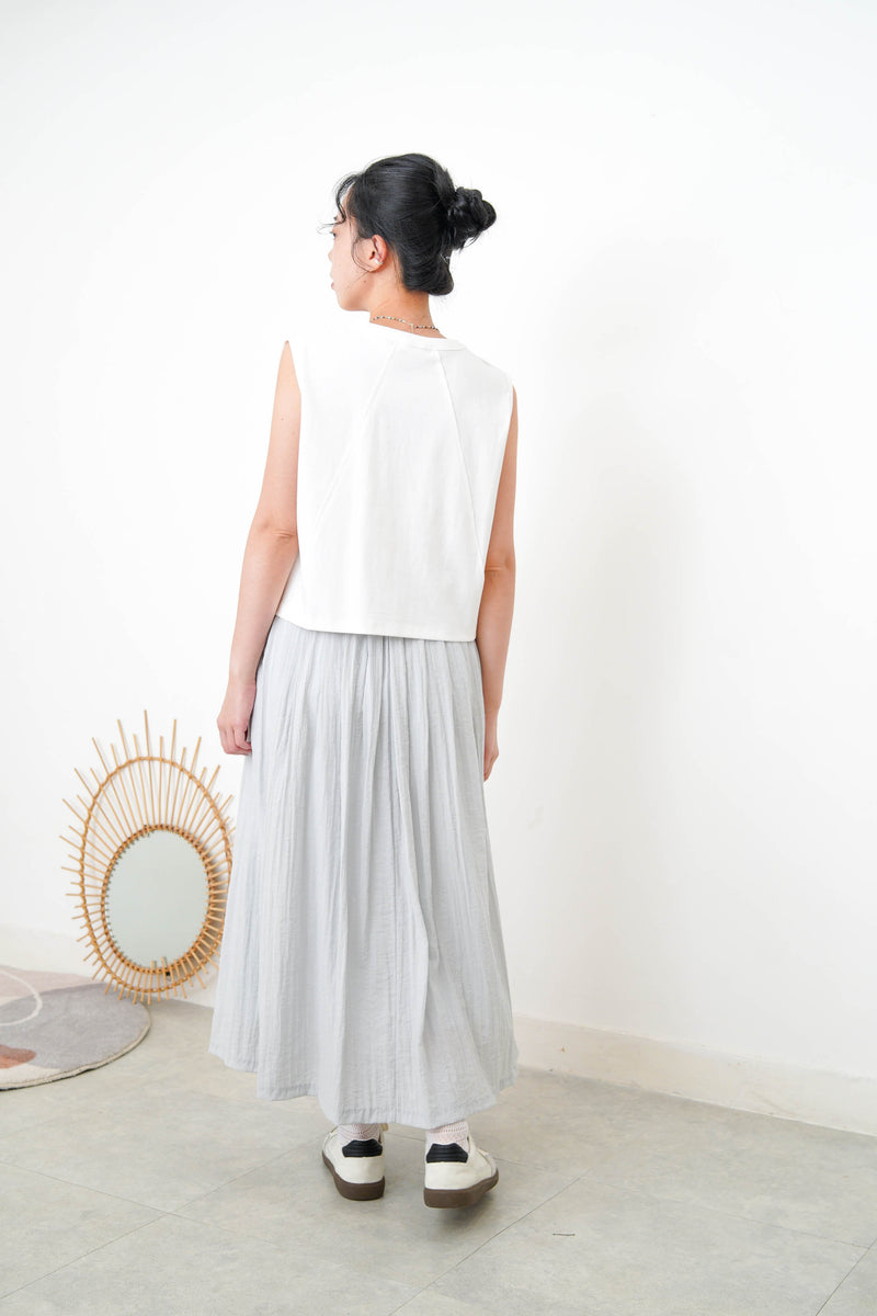 White minimal vest in crop cut