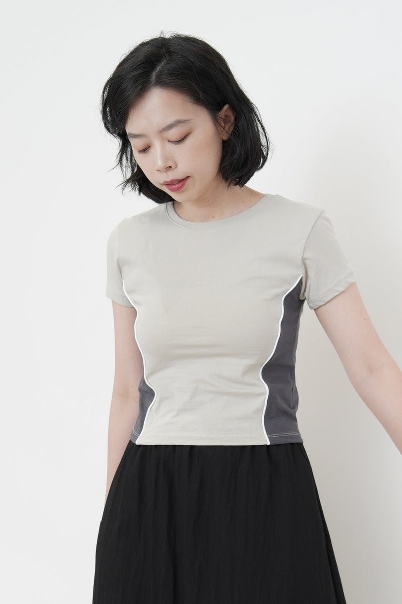 Tee top in patchwork side waist