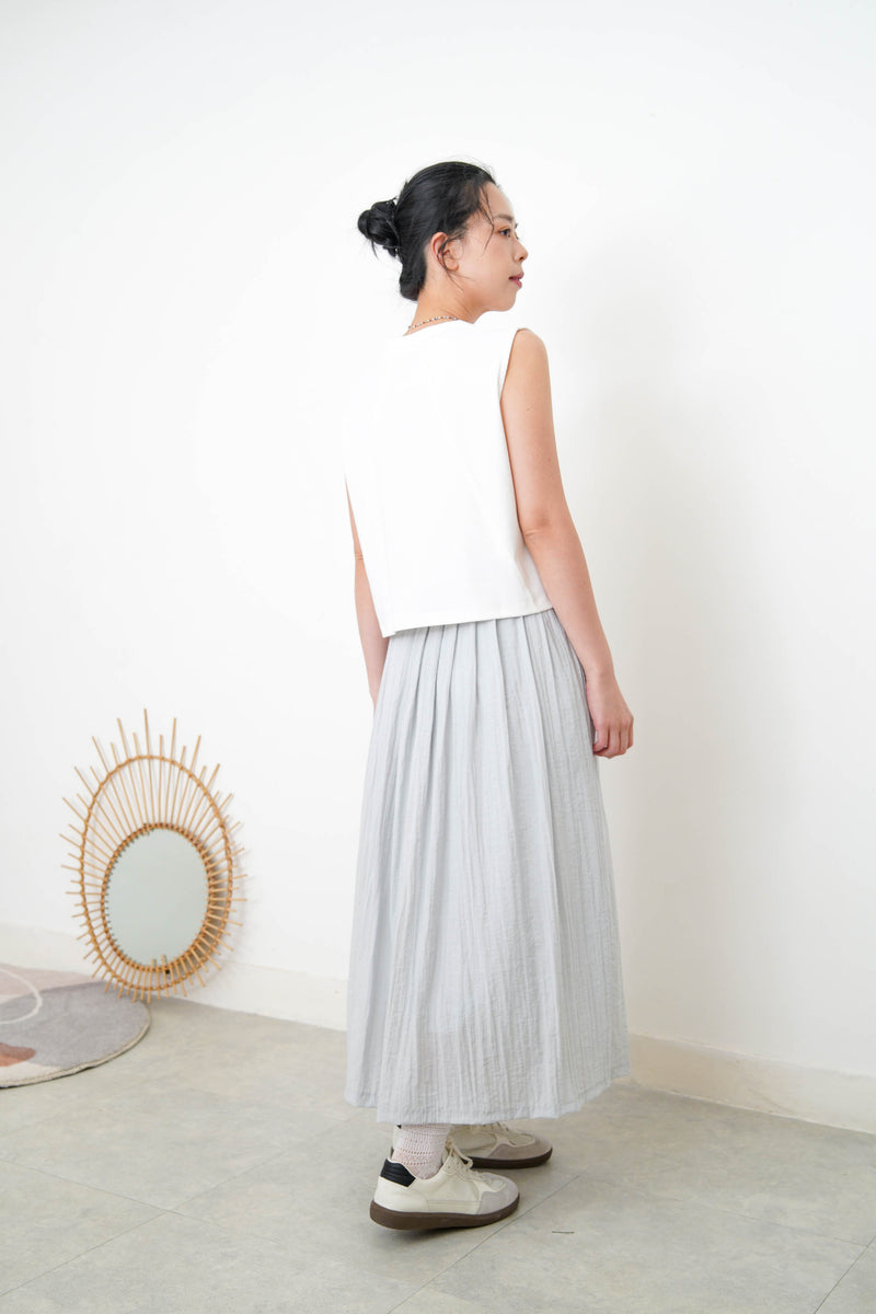 White minimal vest in crop cut