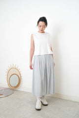 White minimal vest in crop cut