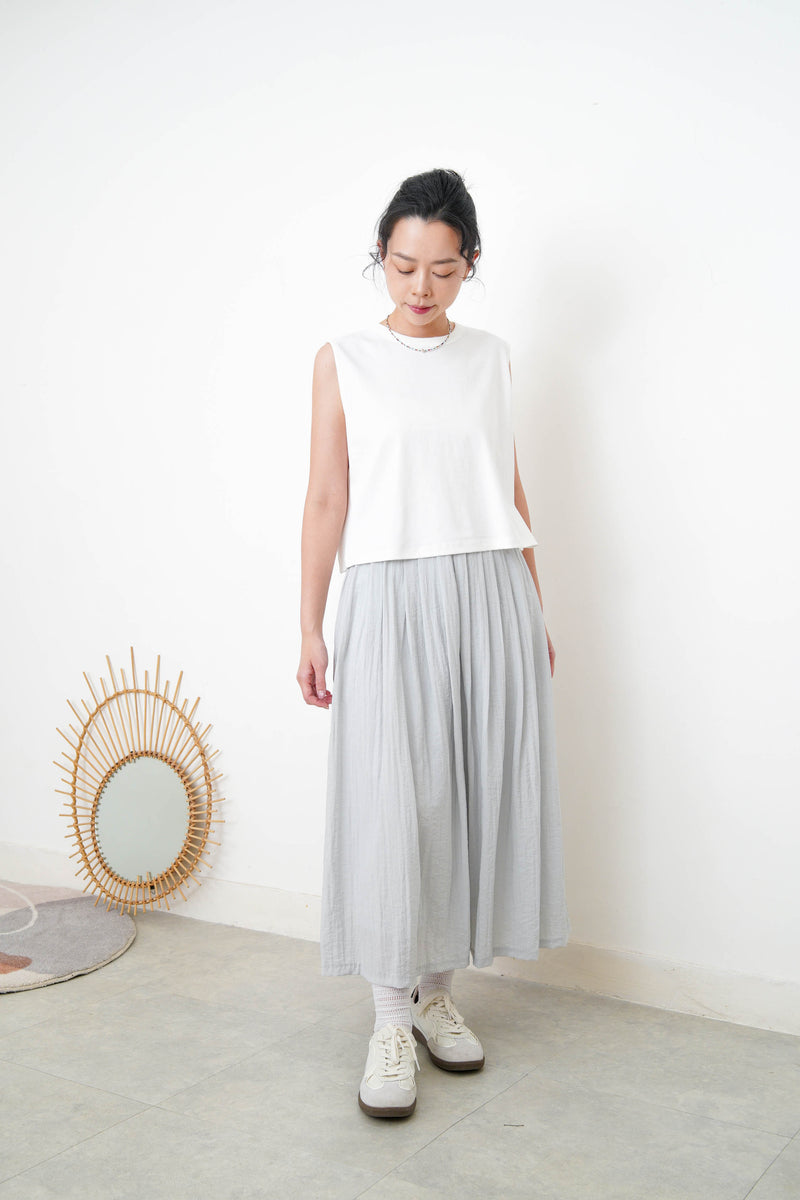 White minimal vest in crop cut