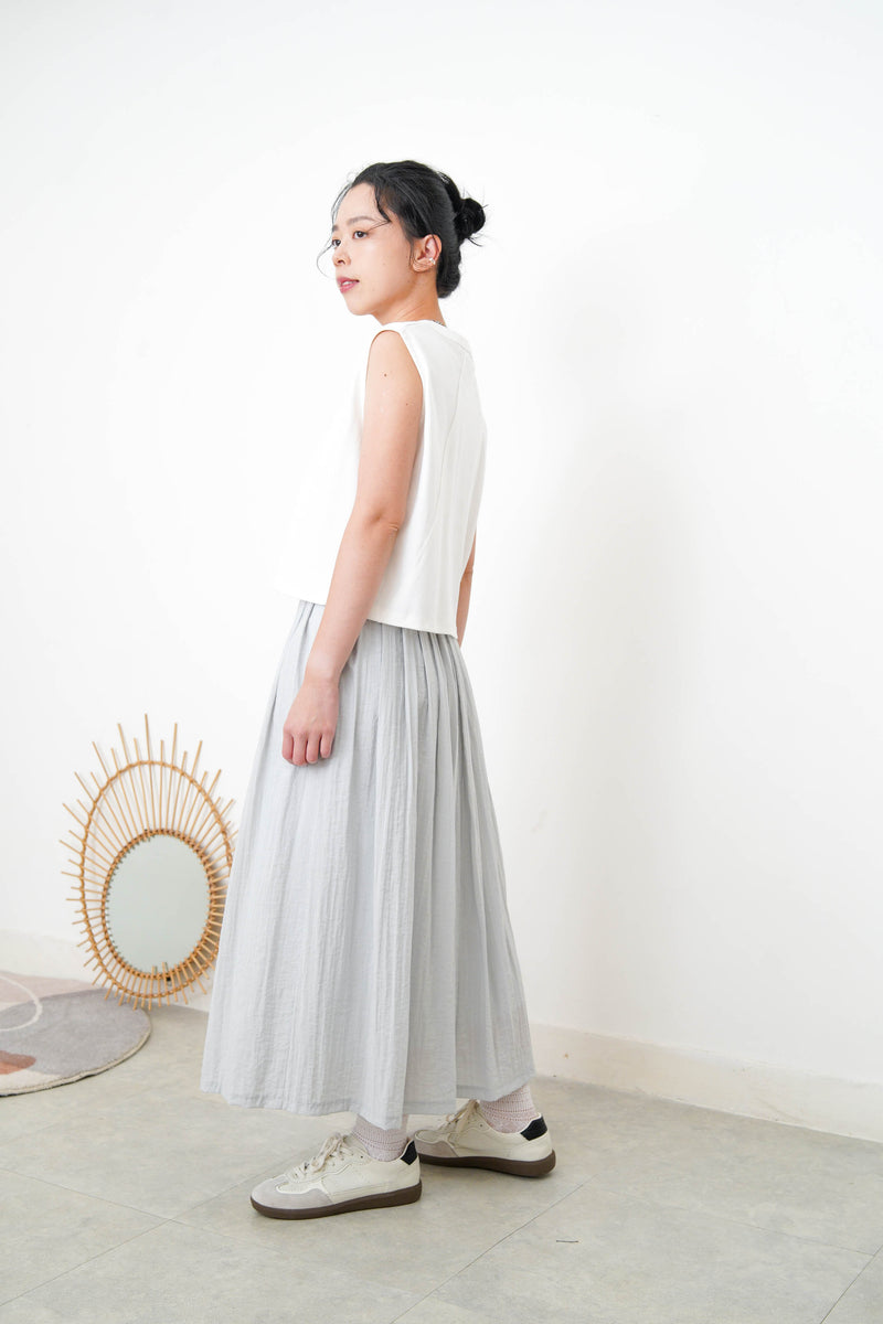 White minimal vest in crop cut