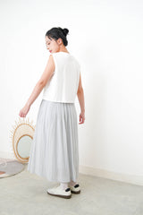 White minimal vest in crop cut