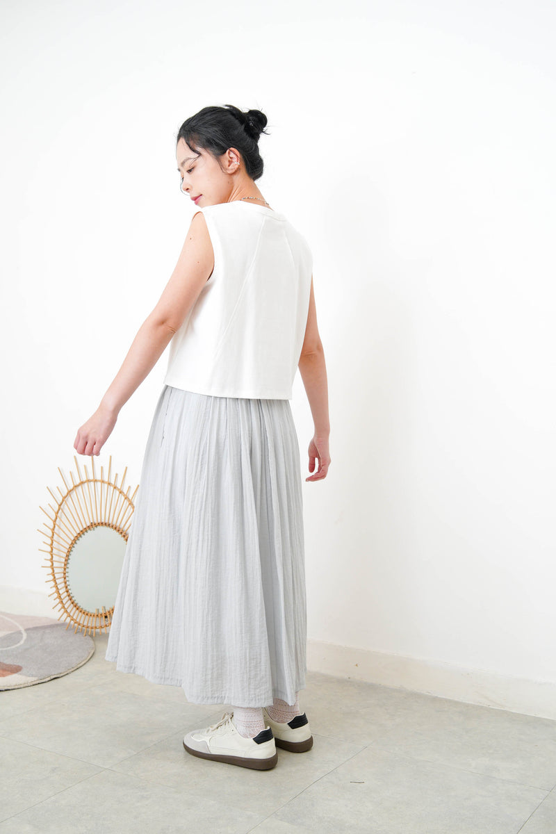 White minimal vest in crop cut