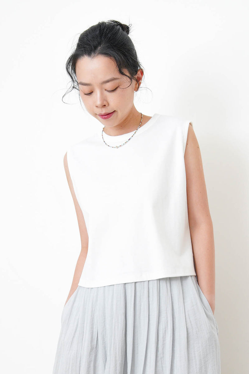 White minimal vest in crop cut