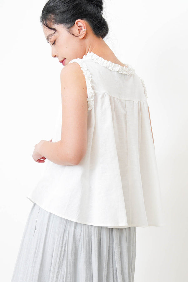 White pleats vest ruffle fringe
