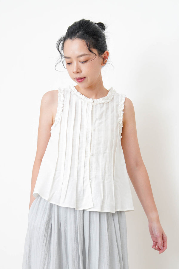 White pleats vest ruffle fringe