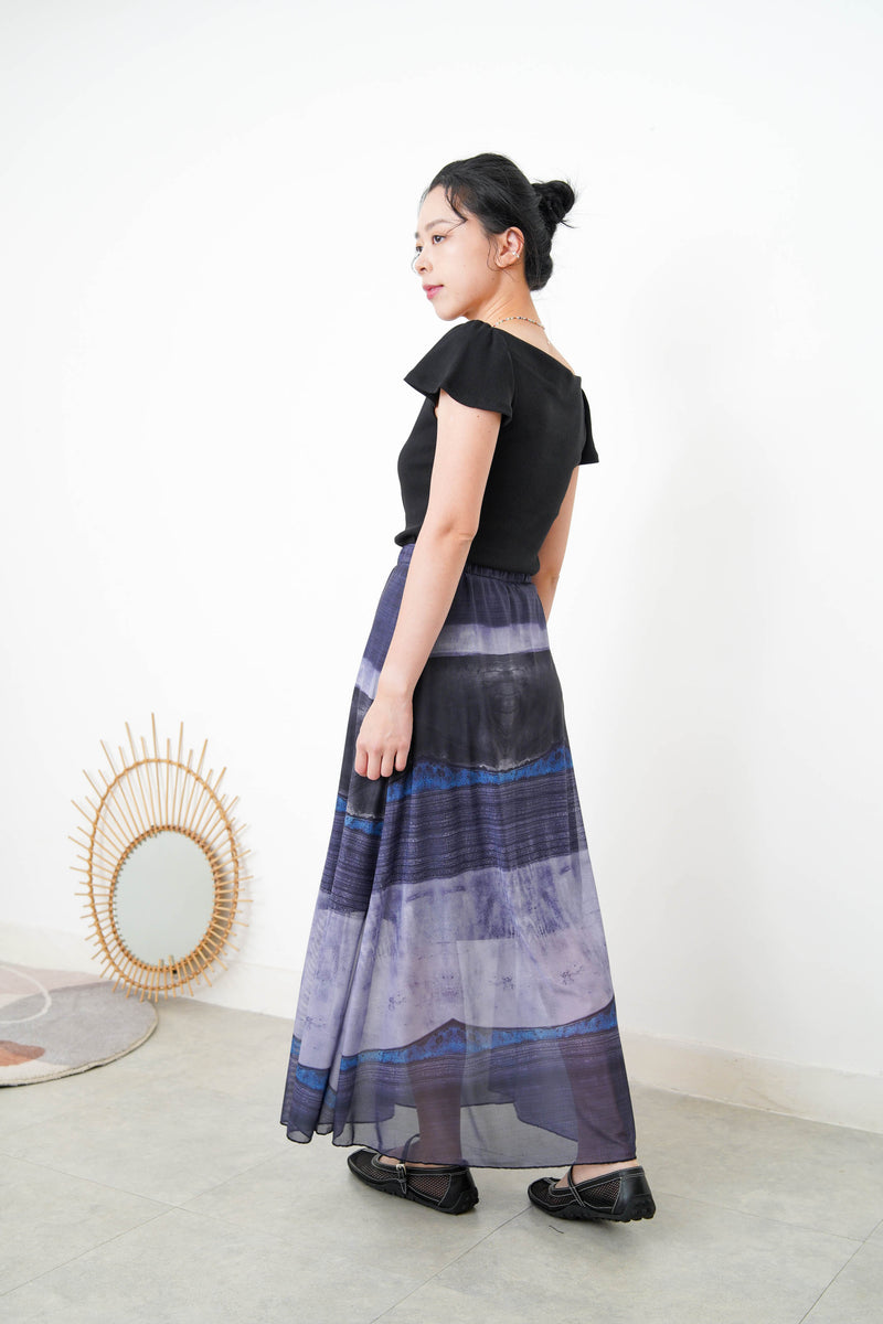 Black boat neck top w/ peplum sleeves