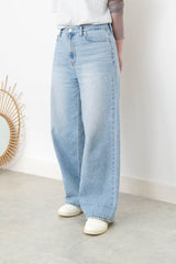 Straight cut summer jeans