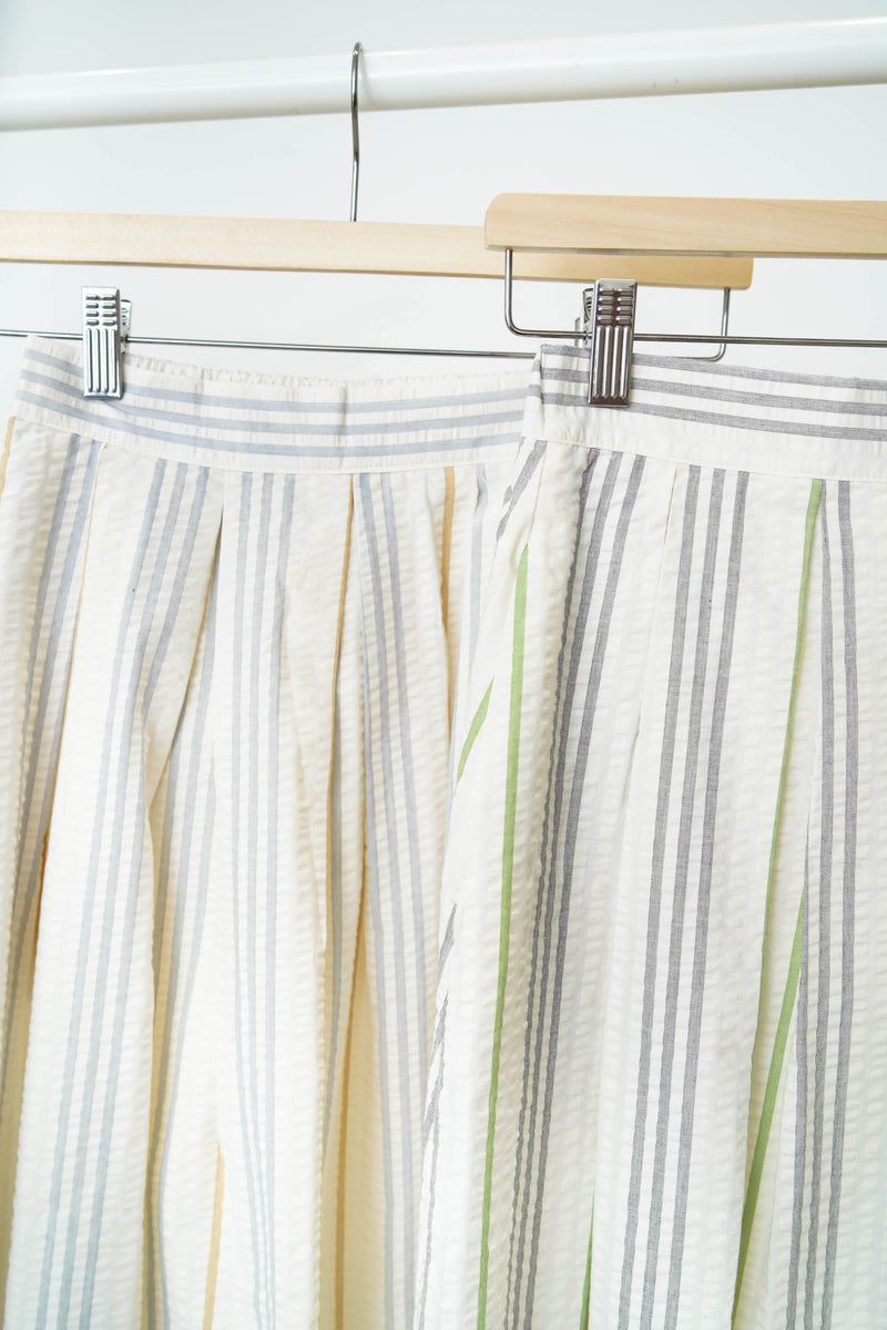 Colored striped texture pleats skirt