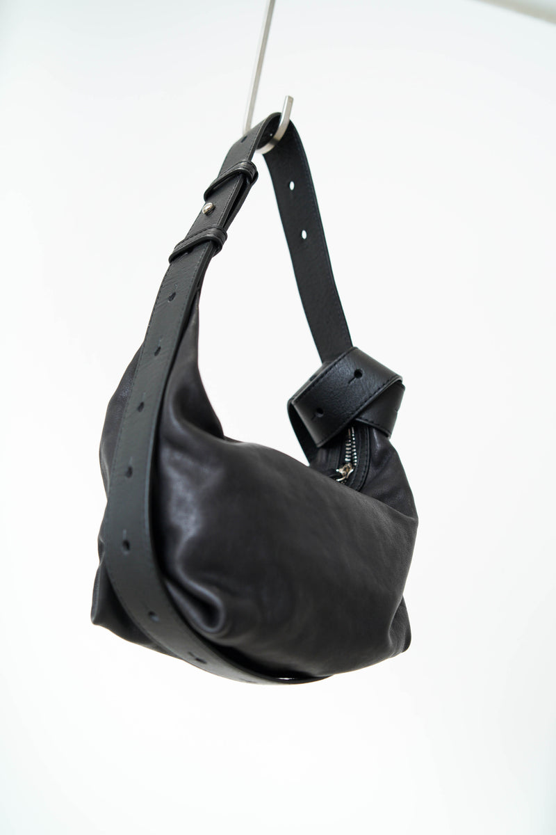 Black premium leather bag in 2 ways