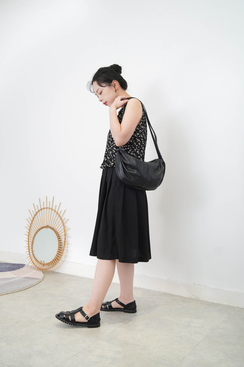 Black vest in peplum hem
