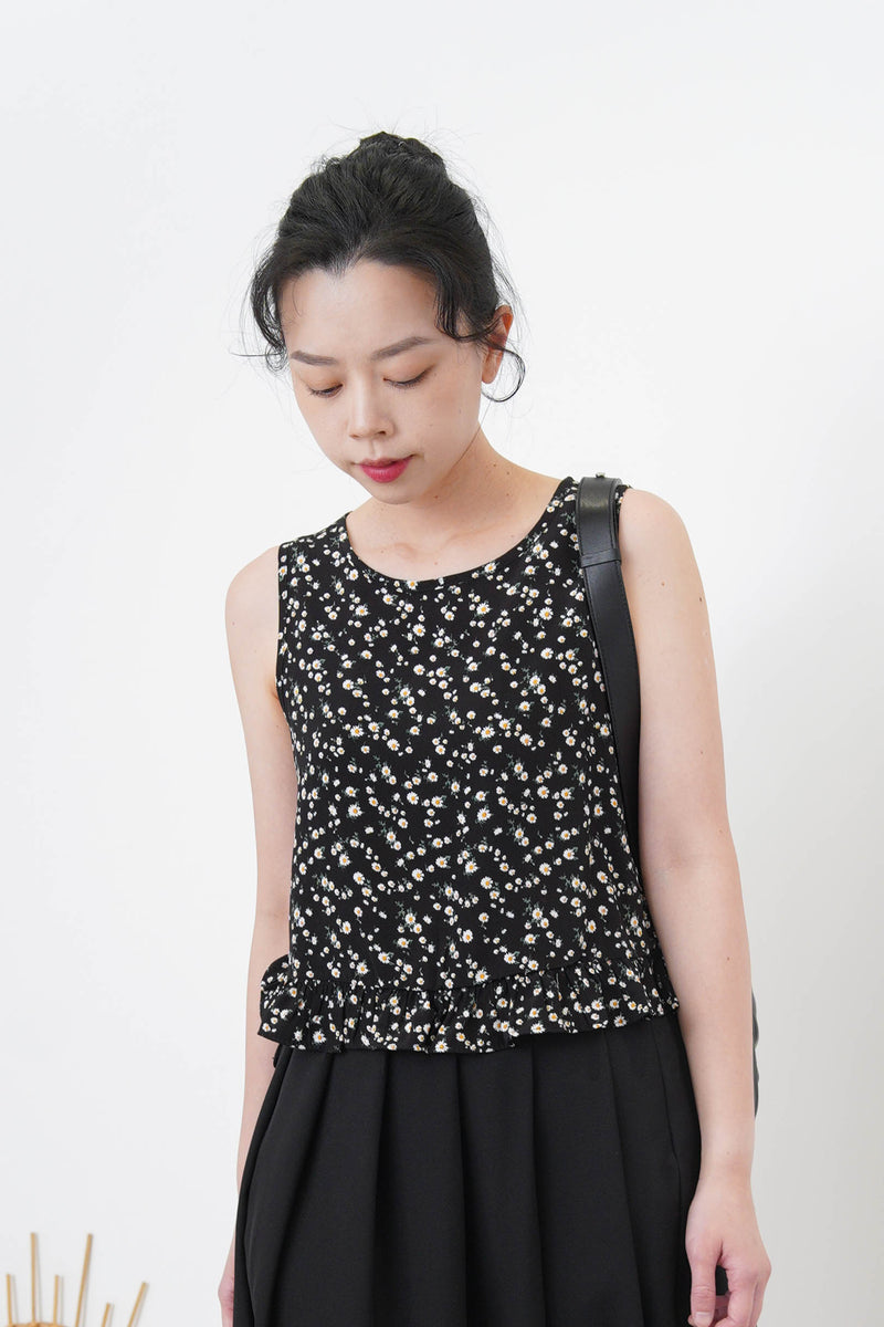 Black vest in peplum hem