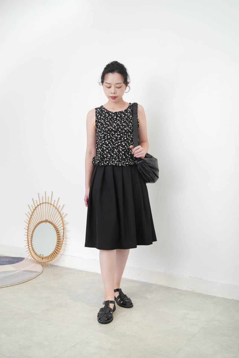 Black vest in peplum hem