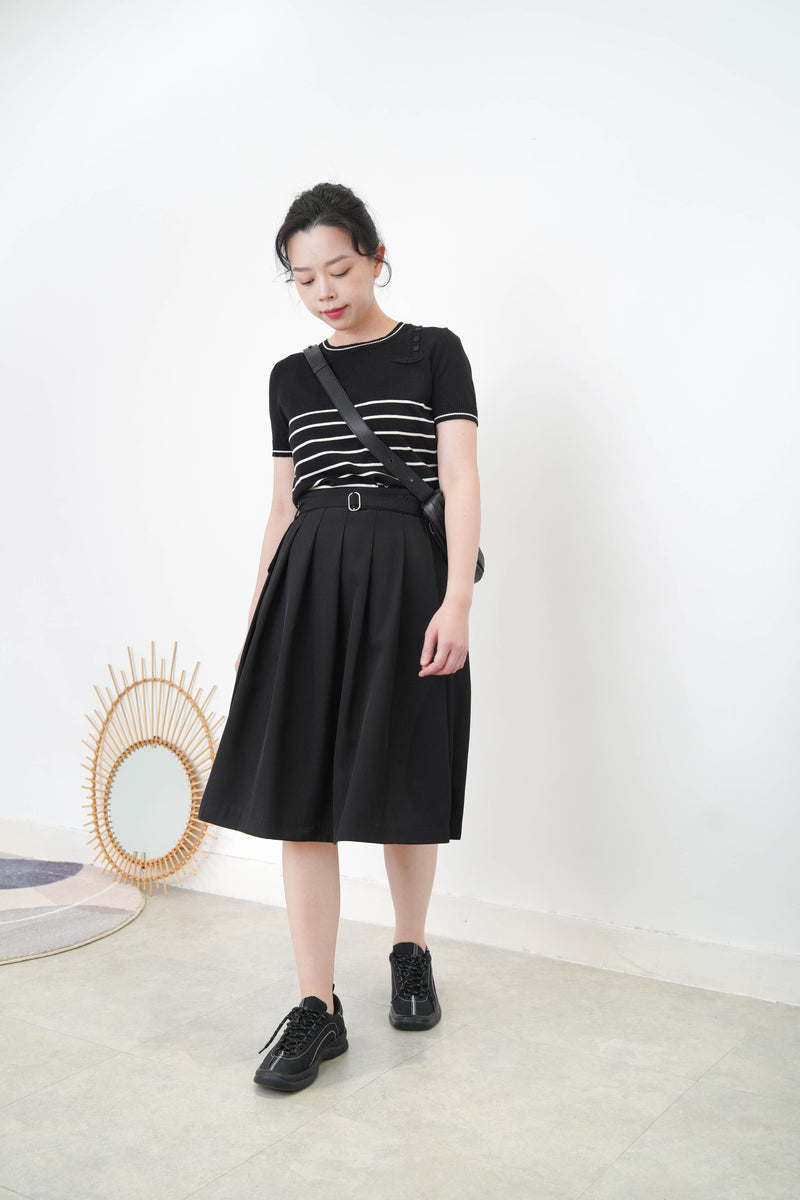 Black stripes thin knit top