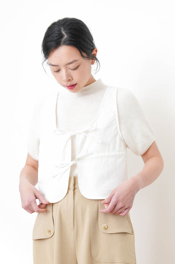 White knot crop vest in round hem