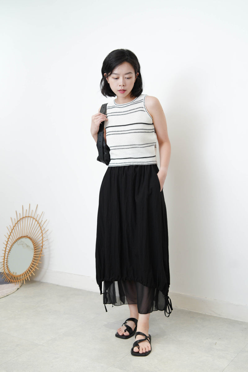 Stripes pattern vest in contrast trimmed