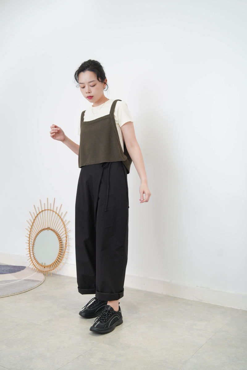 Khaki knit vest in side button
