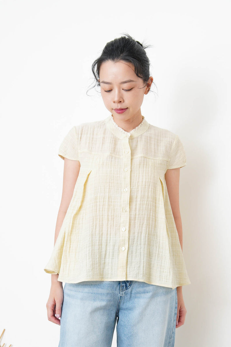 Yellow blouse in lace round neck