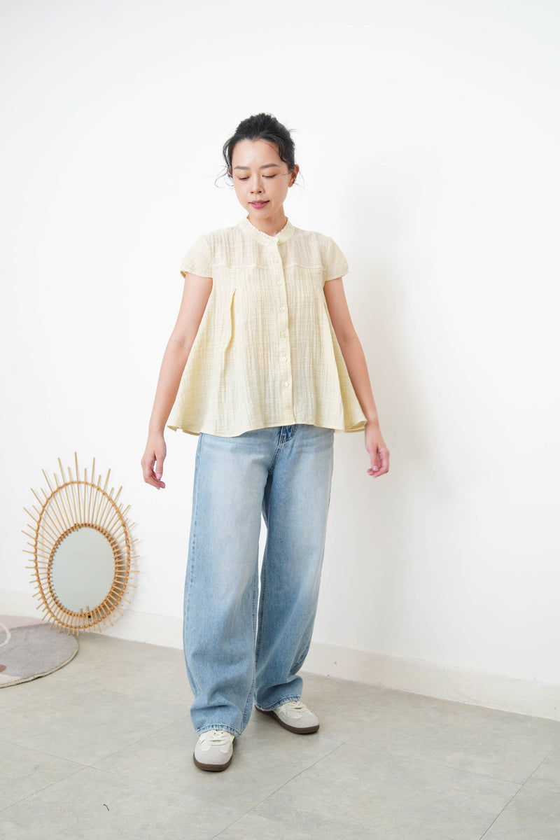 Yellow blouse in lace round neck