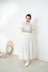 White A line skirt w/ 3D floral embroidery