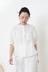 White shirt w/ detail pleats buttons
