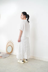 White shirt w/ detail pleats buttons
