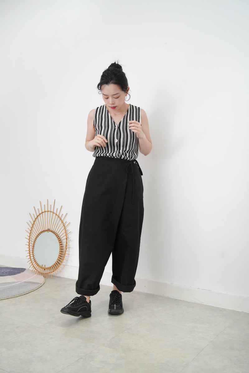 Black stripy vest