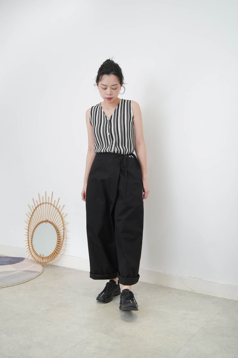 Black stripy vest