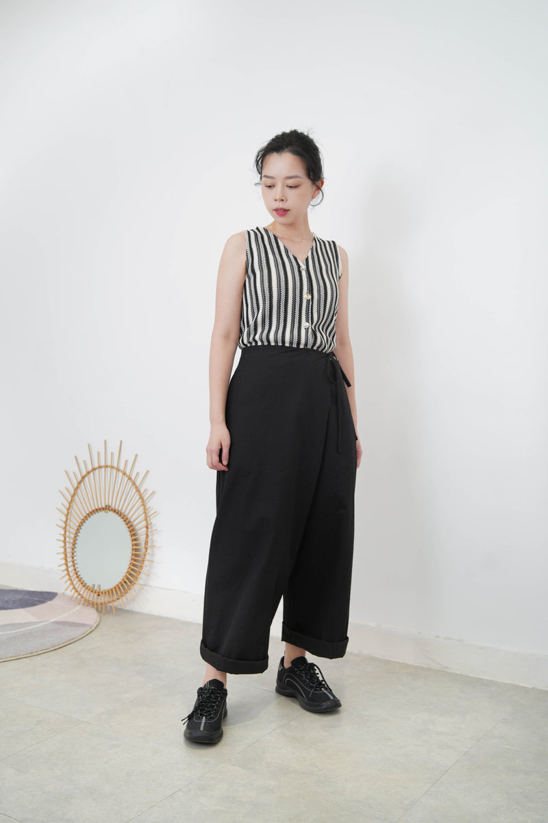 Black stripy vest