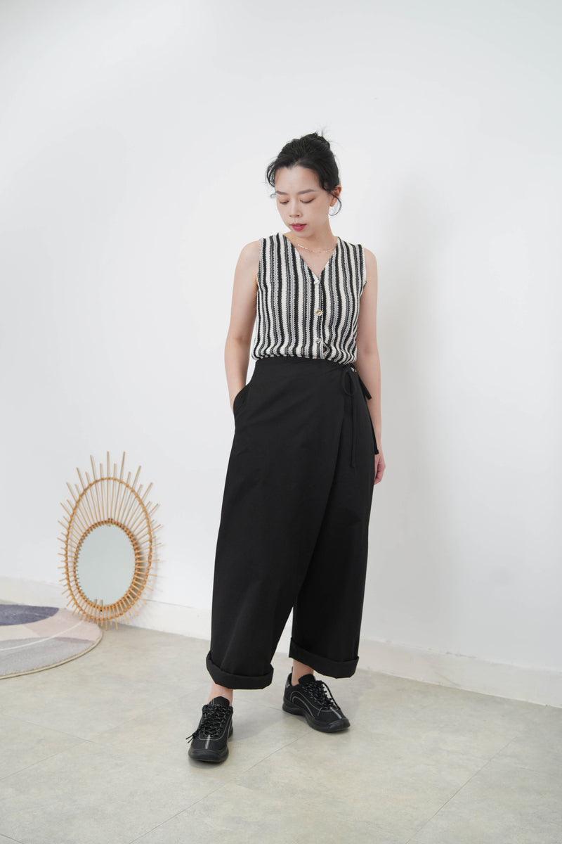 Black stripy vest