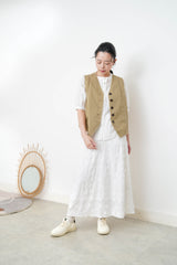 White A line skirt w/ 3D floral embroidery