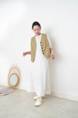 Beige vest w/ lace outlined details