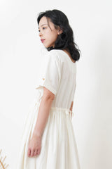 White short sleeves dress w/ volumn bottom