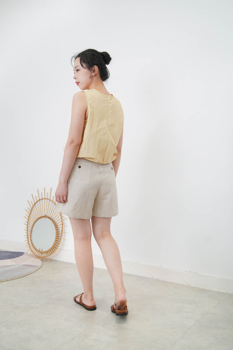 Yellow vest in drawstring waist
