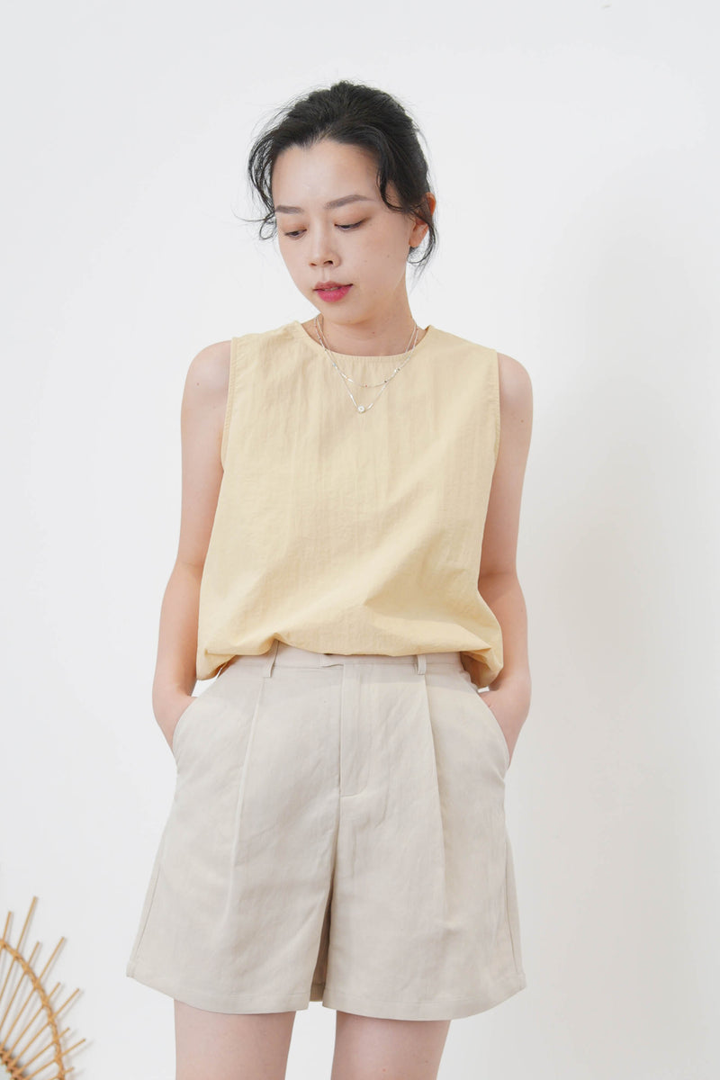 Yellow vest in drawstring waist
