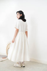 White short sleeves dress w/ volumn bottom