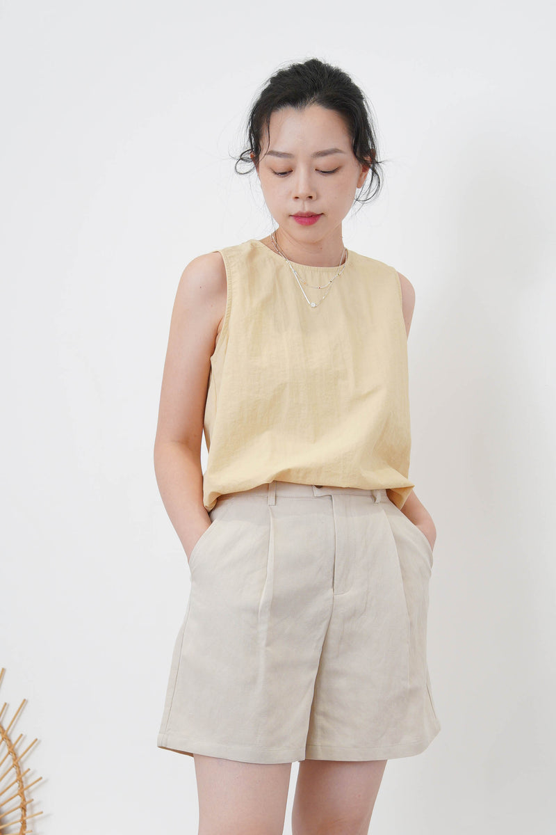 Yellow vest in drawstring waist