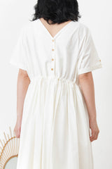 White short sleeves dress w/ volumn bottom