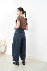 Brown tee top w/ contrast outline stitches