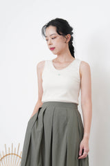 Ivory vest with flower embroidery