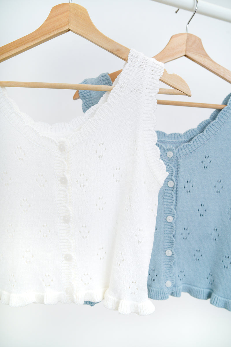 Buttons knit vest in ruffle fringe
