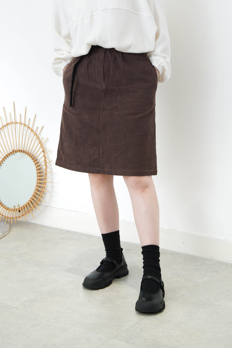 Brown corduroy skirt w/ belt