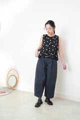 Navy curve cut trousers w/ outline stitches