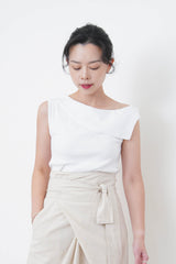 Black flipped layer vest in asy. Cut